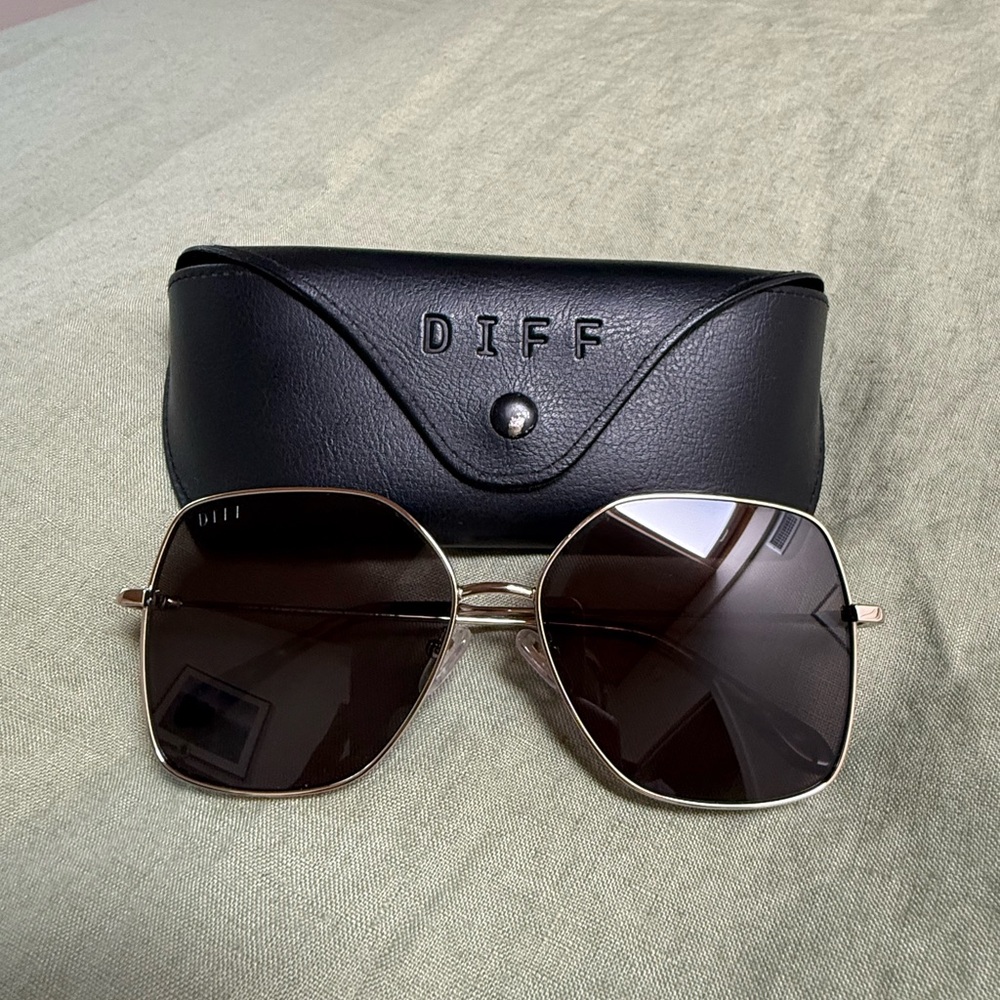 Diff Eyewear Gold Sunglasses with Brown Lenses